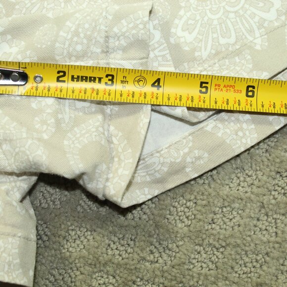 Gap Women's Size 12 Beige Paisley Mid Rise 4" Shorts - Picture 3 of 6